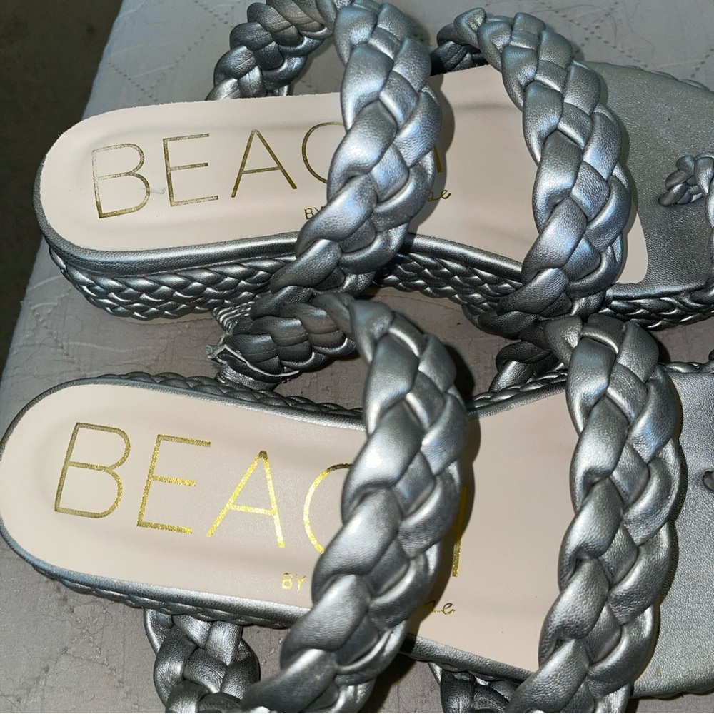 Beach by Maltisse silver sandals size 7. - Picture 2 of 5